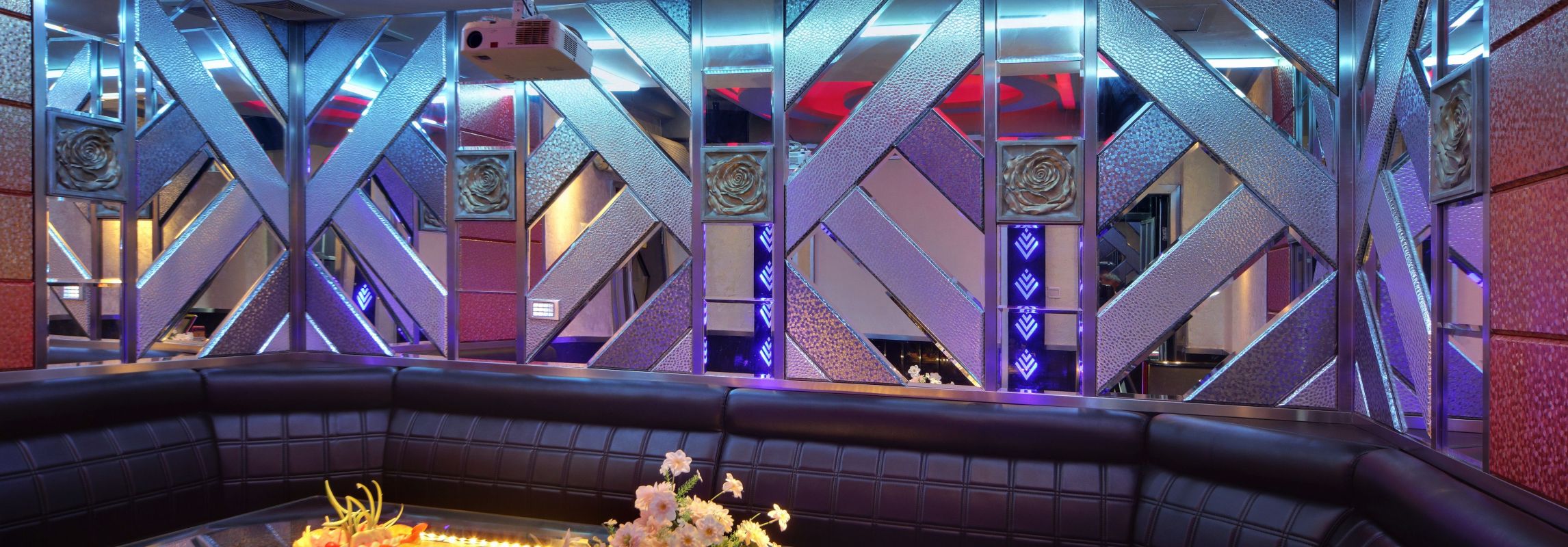 娱乐中心：光影随心而动